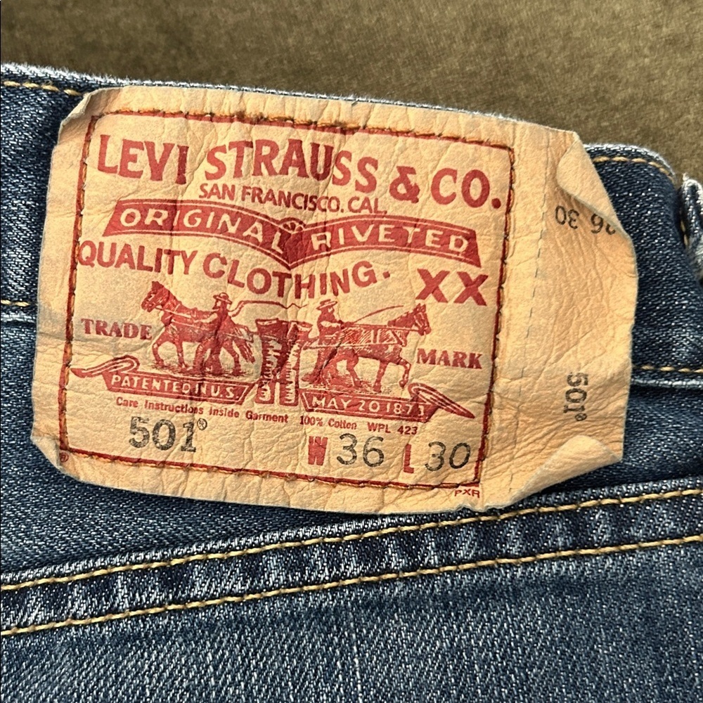 Levi's 501 button fly Jeans - Picture 2 of 12